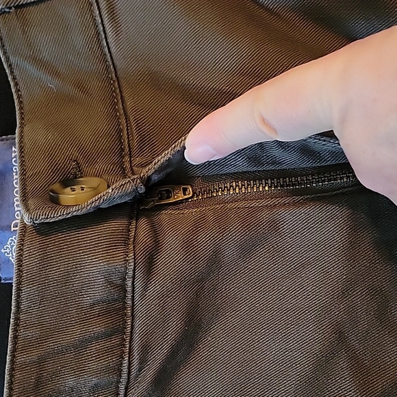 Democracy "Ab"solution capris. - Picture 3 of 6